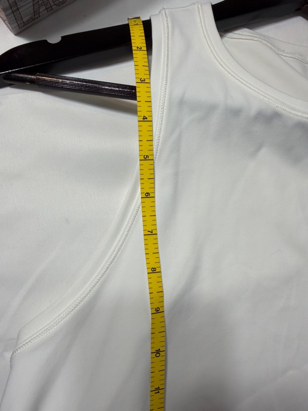 Vuori White Performance Tank Top Womens Super Soft Stretch Athletic - Picture 7 of 7